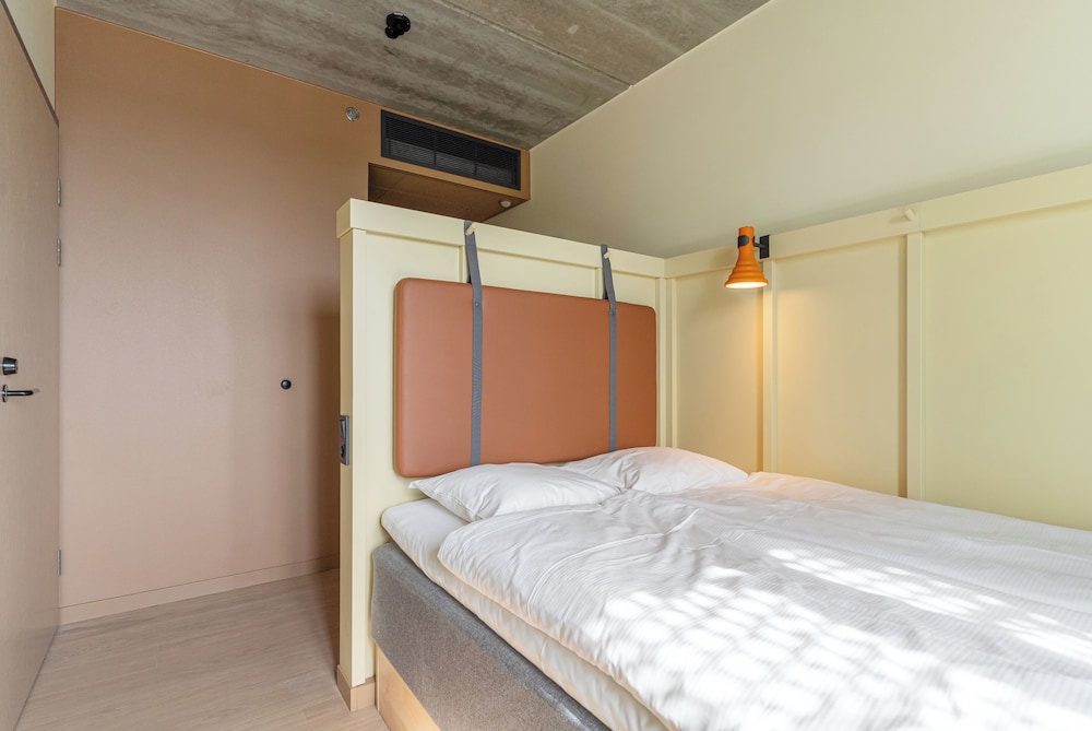 COMPACT, DOUBLE BED