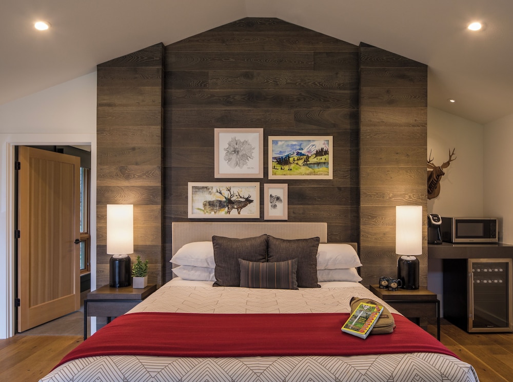 Alpine, Tree House, King Bed