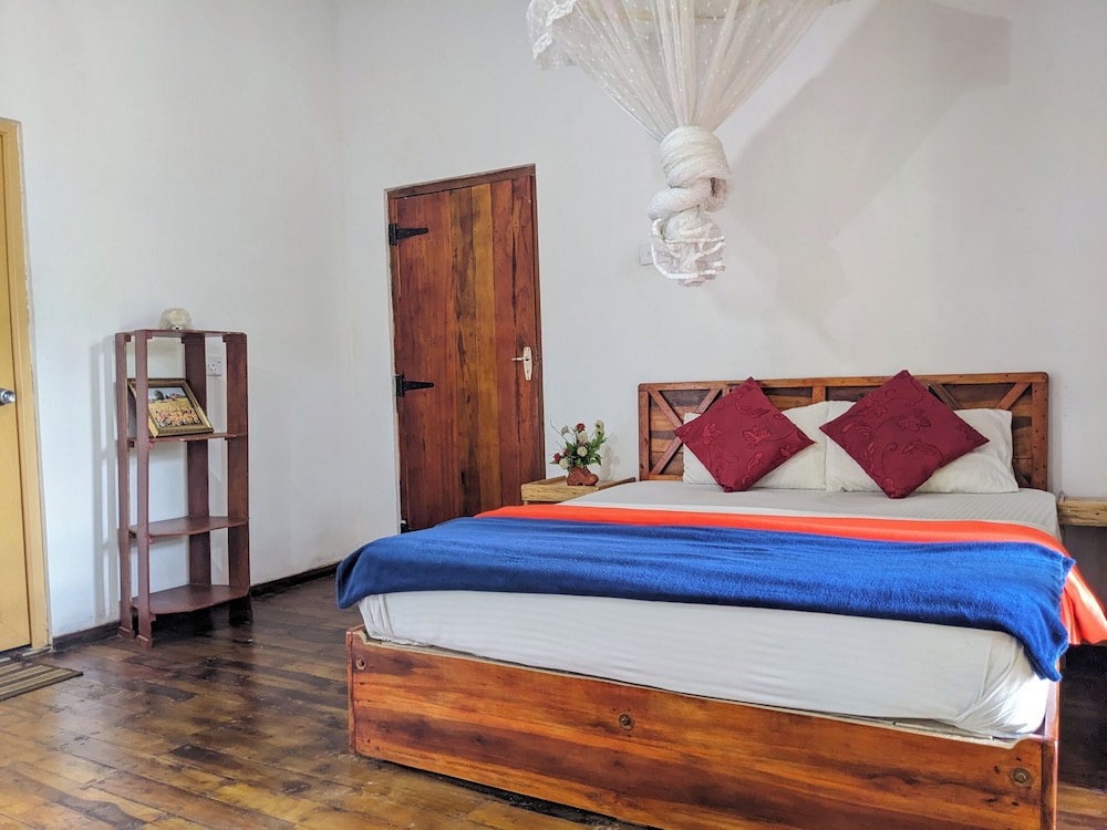 DELUXE, DOUBLE BED