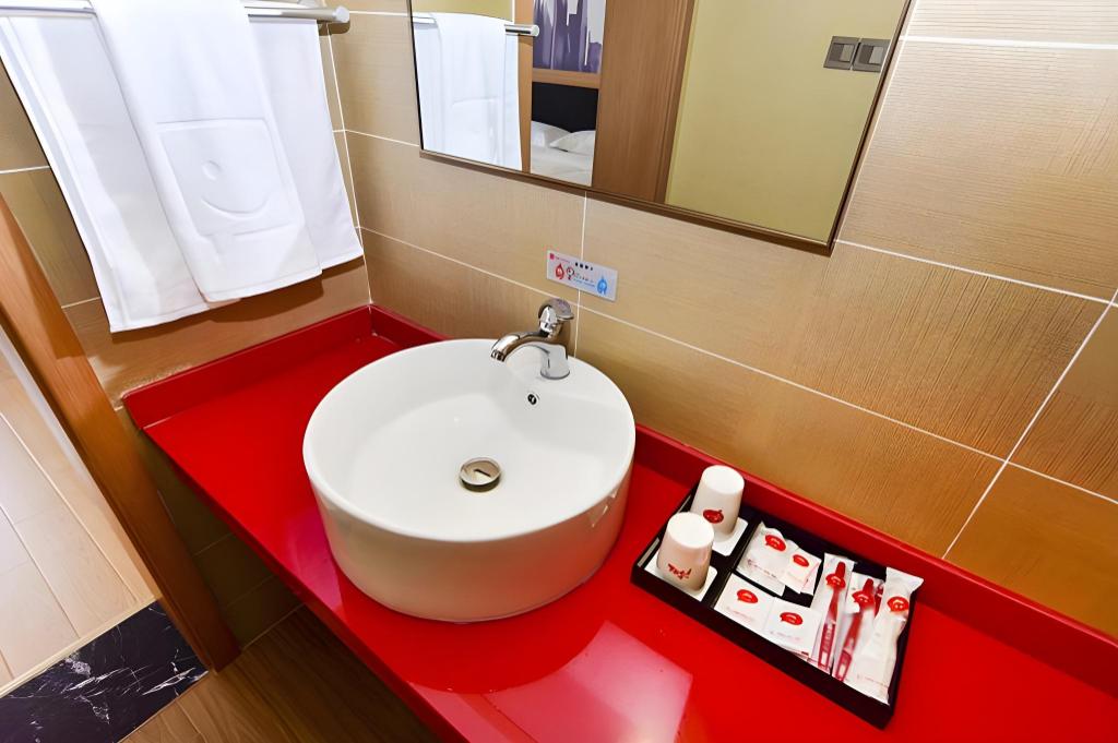 Thank Inn Plus Hotel Qingdao Huangdao District Weike Yunhai City 30/33