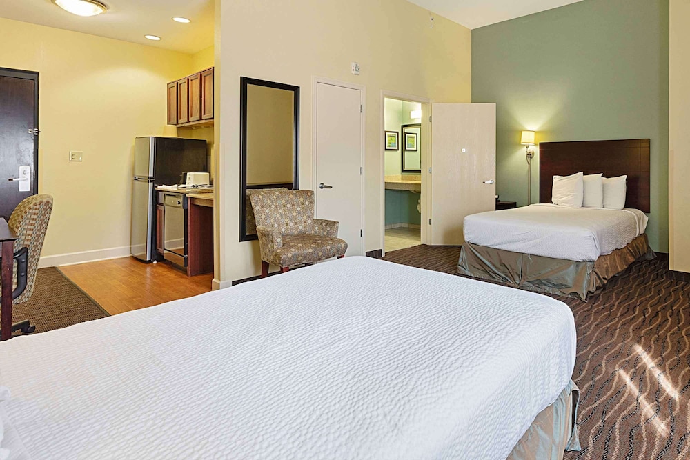 Crestwood Suites Lakeland 21/63