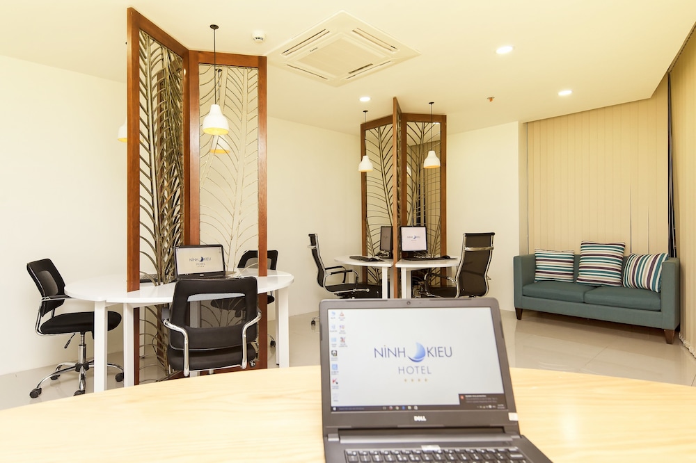 Ninh Kieu Riverside Hotel 60/70