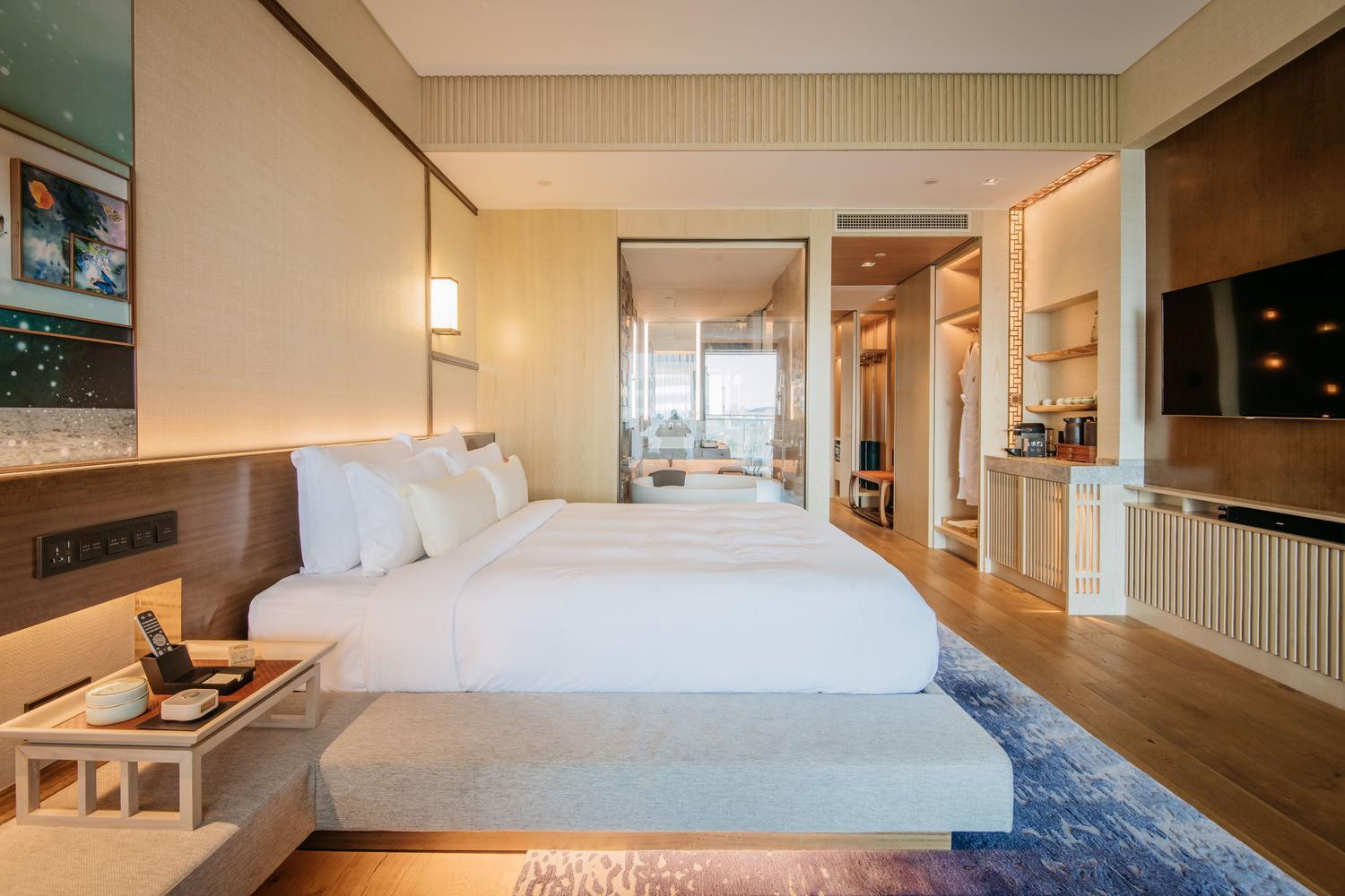 Hollywood, Executive, King Bed