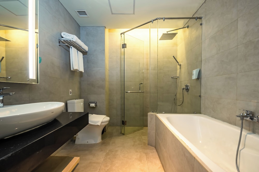 Hotel Ayola Lippo Cikarang 58/60