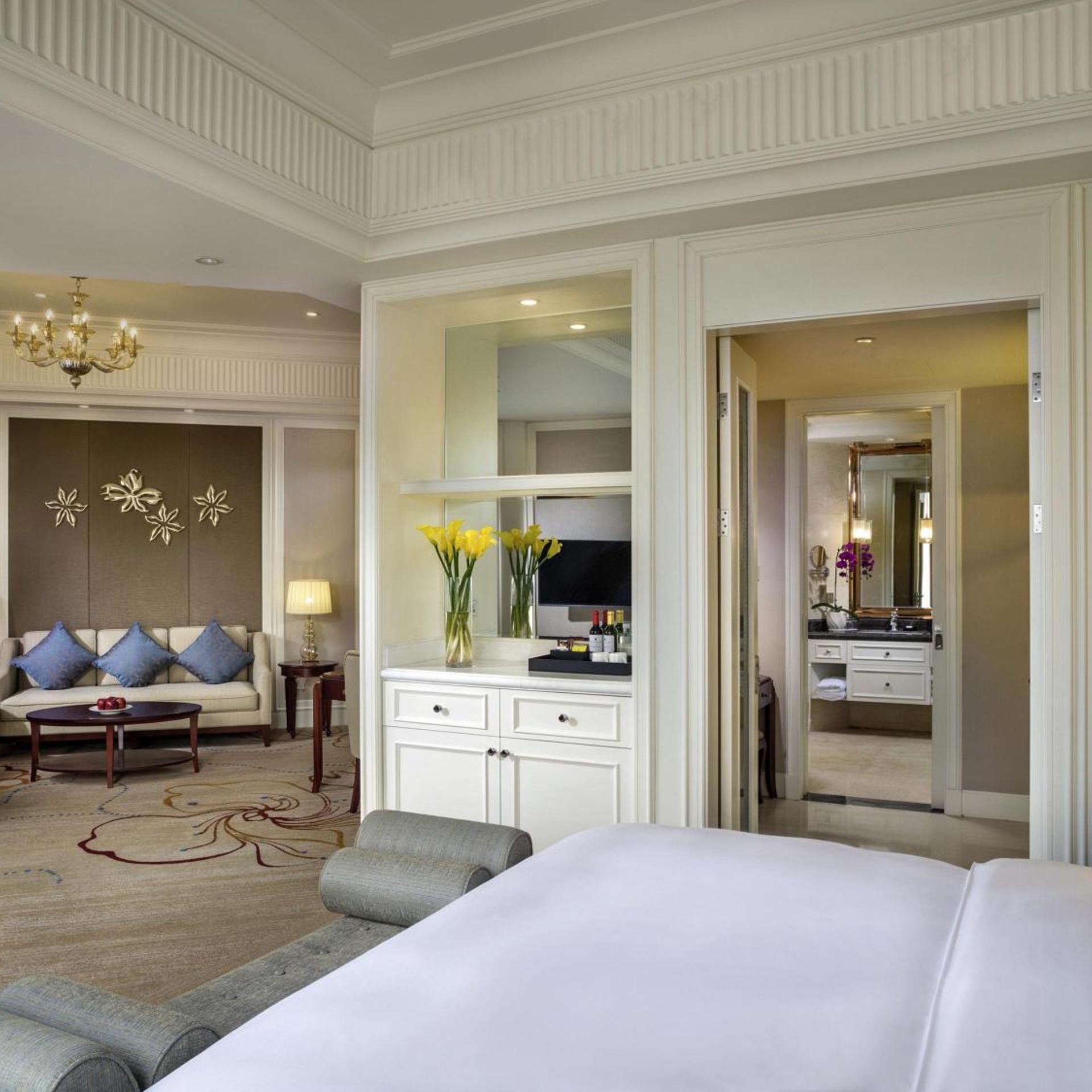 Junior Suite, King Bed, Corner