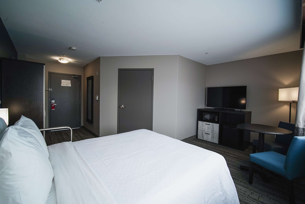 Best Western Plus Chocolate Lake Hotel 16/80