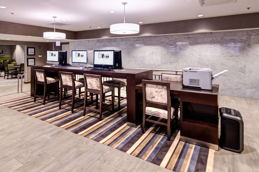 HAMPTON INN CHICAGO DOWNTOWN/MAGNIFICENT MILE 26/33