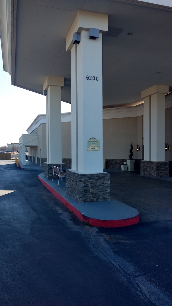 Holiday Inn Hotel And Suites Oklahoma City North 29/32