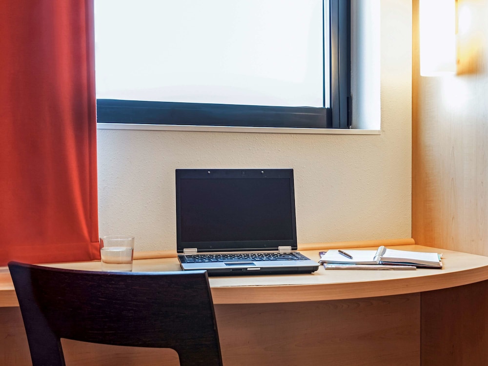 IBIS BARCELONA RIPOLLET 64/72