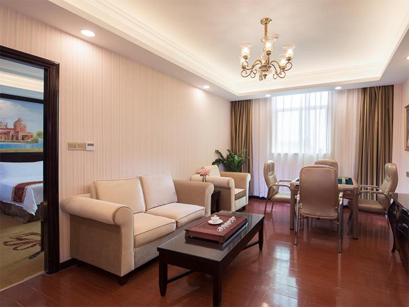 Vienna International Hotel (Shenzhen Guanlan Huanguan South Road) 27/45