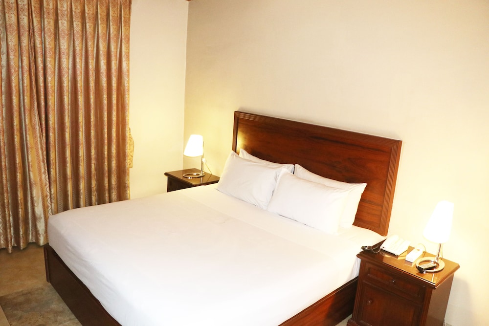 Shalimar Tower Hotel Lahore 25/50