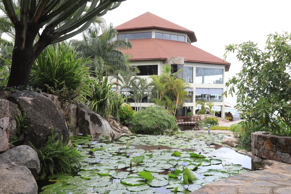 Malaika Beach Resort 40/50
