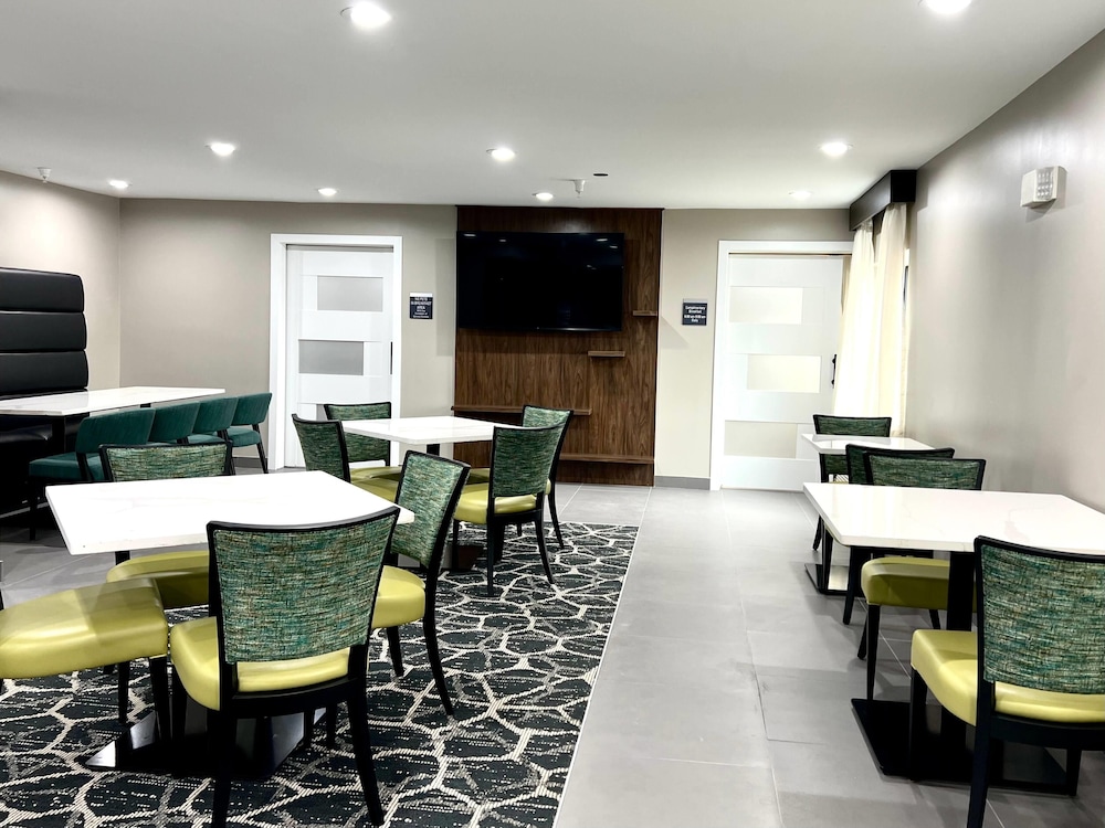 Hawthorn Extended Stay by Wyndham Jackson 50/57