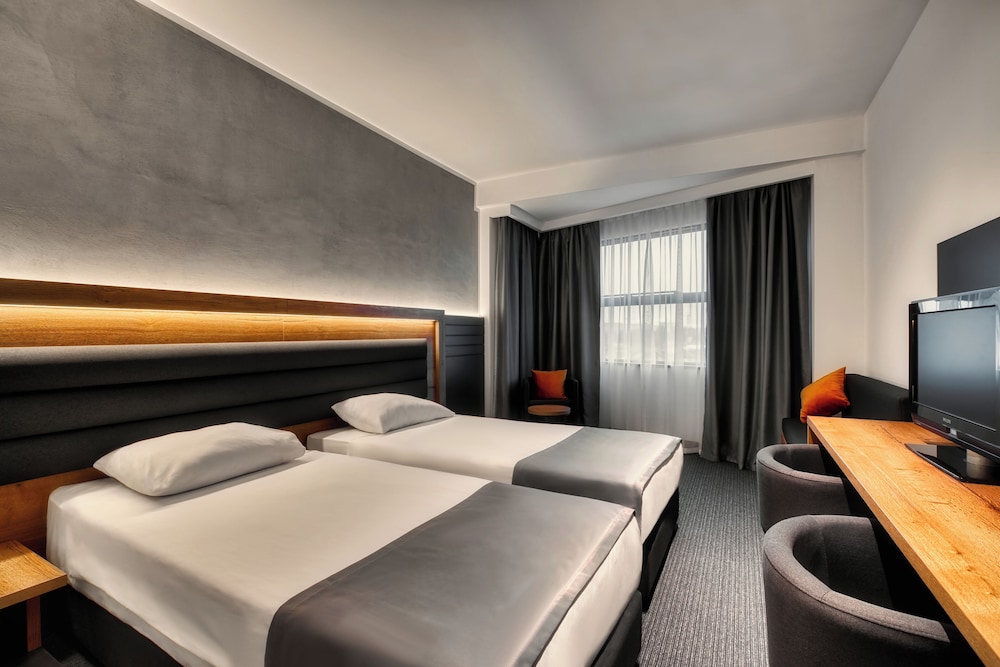 COMFORT, DOUBLE OR TWIN BED