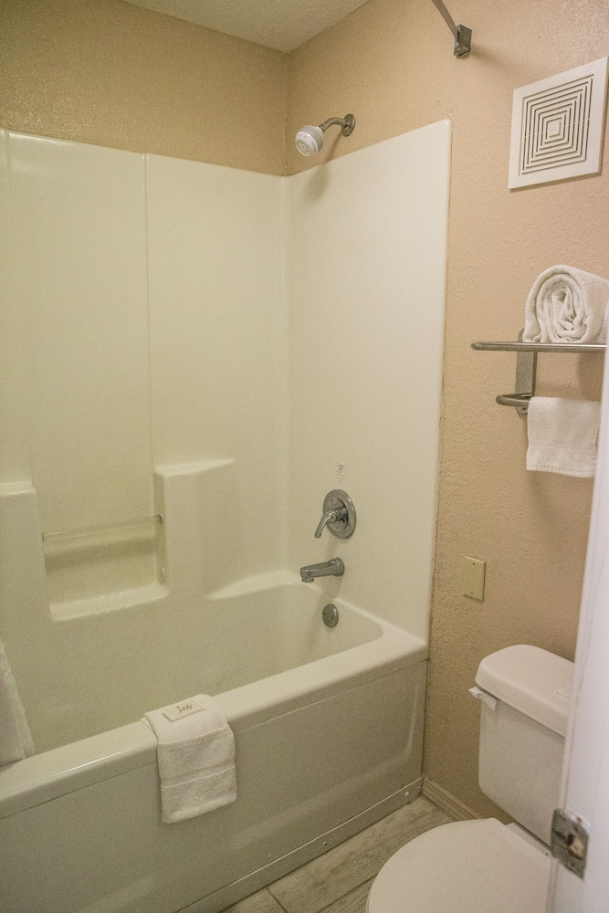 Mockingbird Inn Suites 25/49