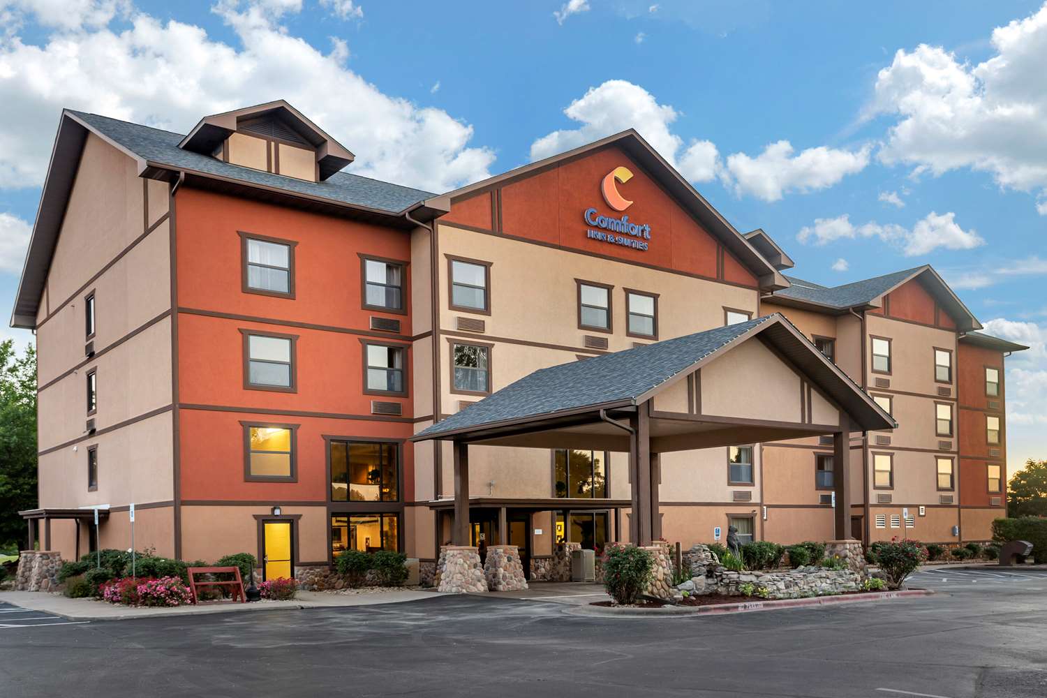 凯富套房酒店(Comfort Inn and Suites Branson Meadows) 图片2
