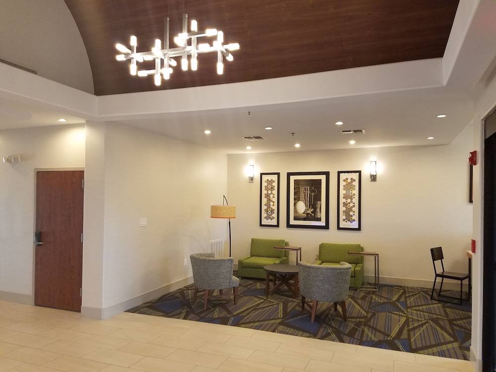 Holiday Inn Express and Suites Rio Grande City 5/59