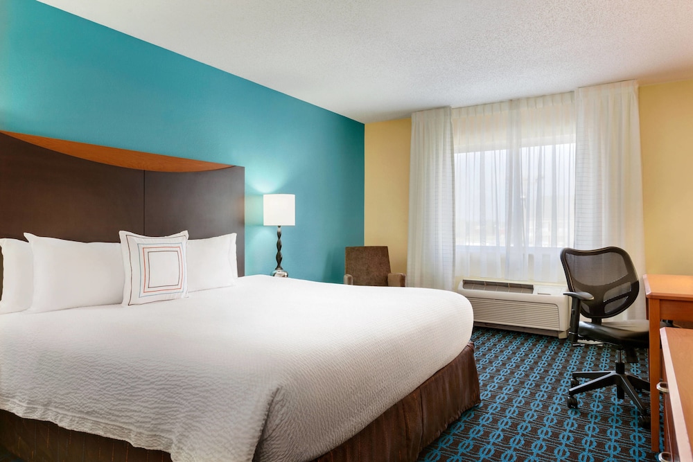 Fairfield Inn Suites Toledo Maumee 10/34