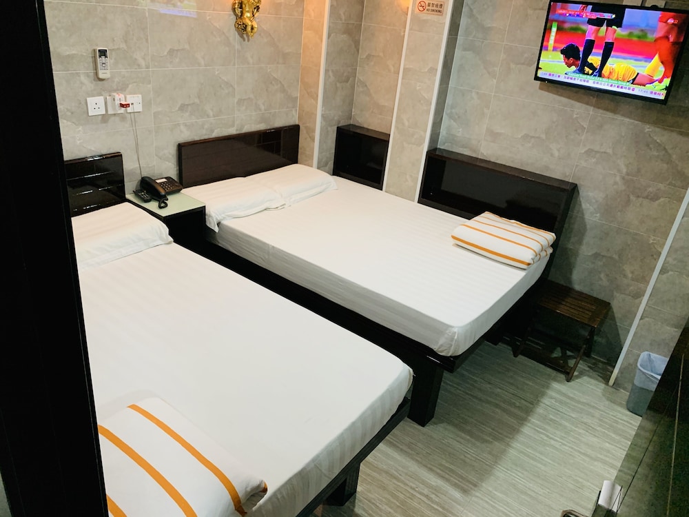 Sleep In Hotel 18/50