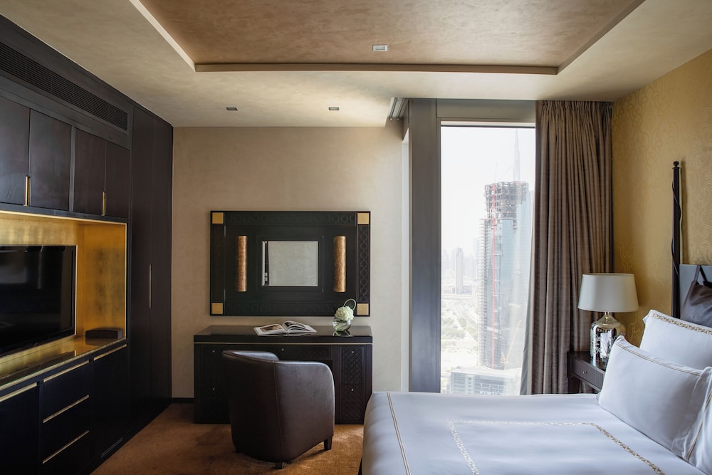 ROYAL, SUITE