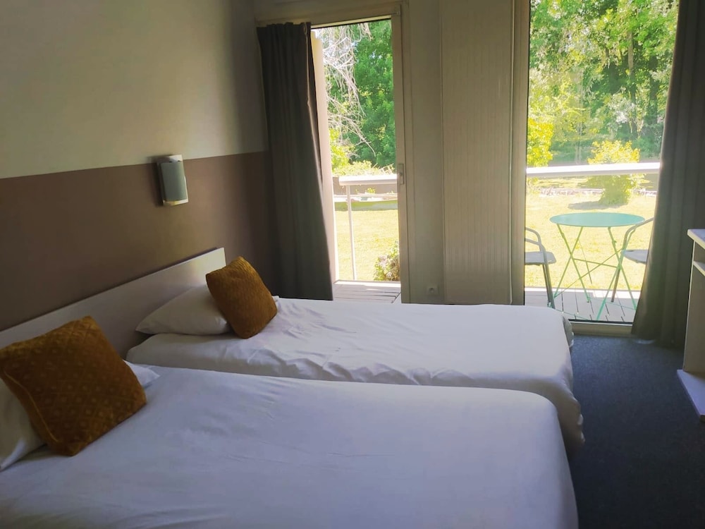 Hotel Ile Du Saussay 19/69