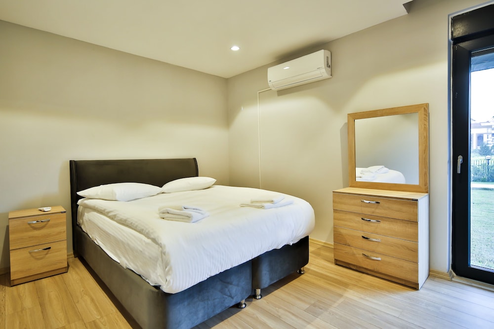 Mene Suites 12/33
