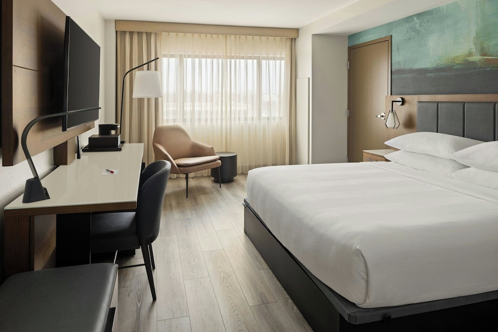 Oshkosh Waterfront Hotel & Conference Center 28/58