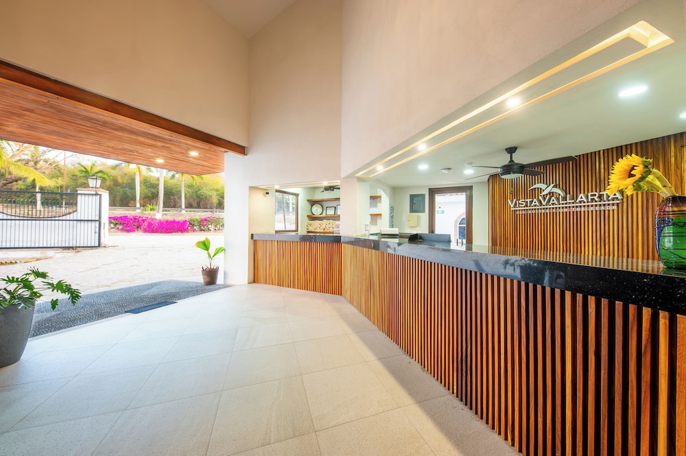 Vista Vallarta All Suites on the Beach 16/75