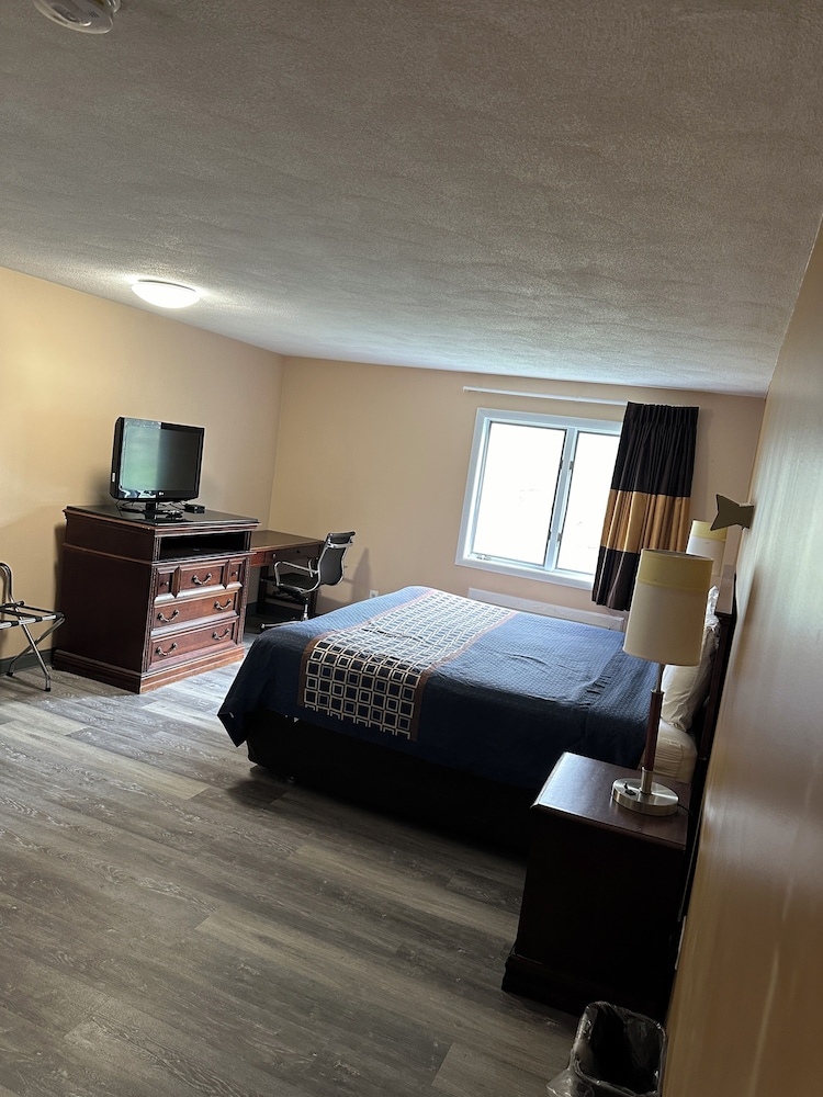 Wickford Motor Inn 30/53