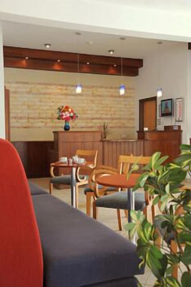 Petrosana Hotel Apartments 24/36