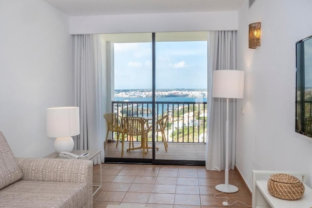 Calallonga Hotel Menorca 49/50