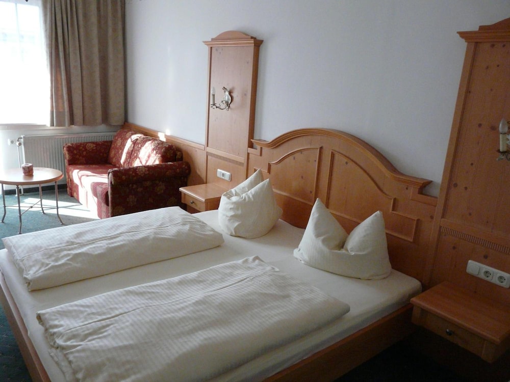 Hotel Roter Hahn Bed and Breakfast 3/44