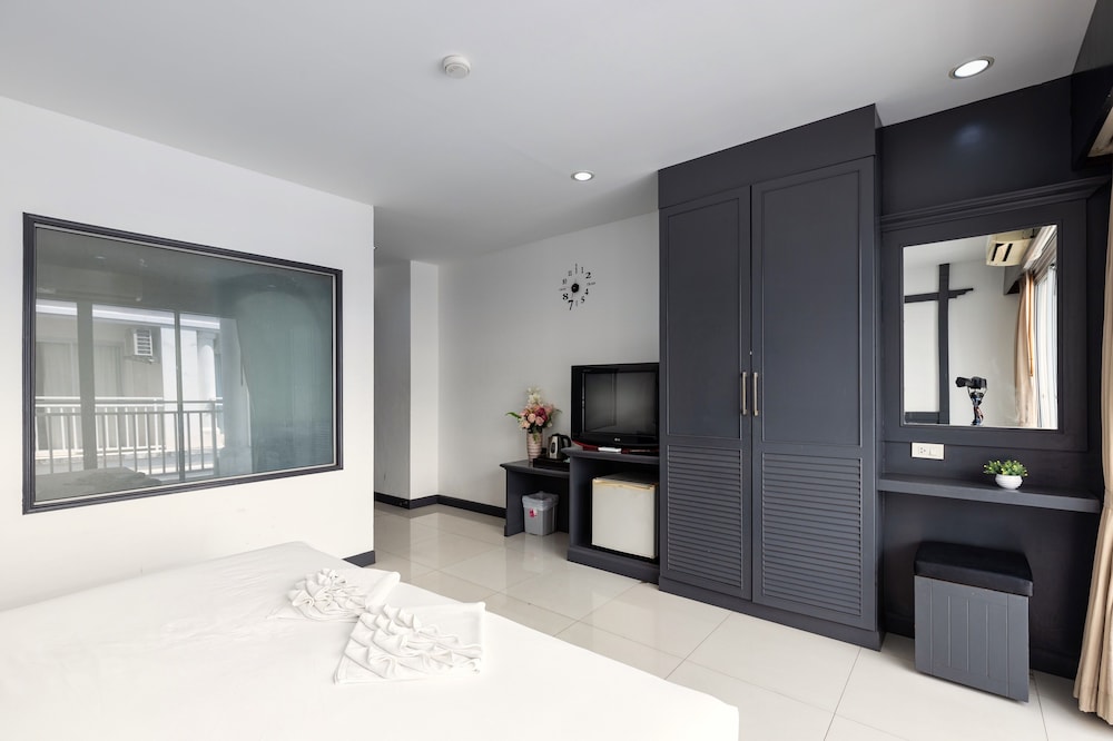 Hotel Baya Patong Beach 32/65