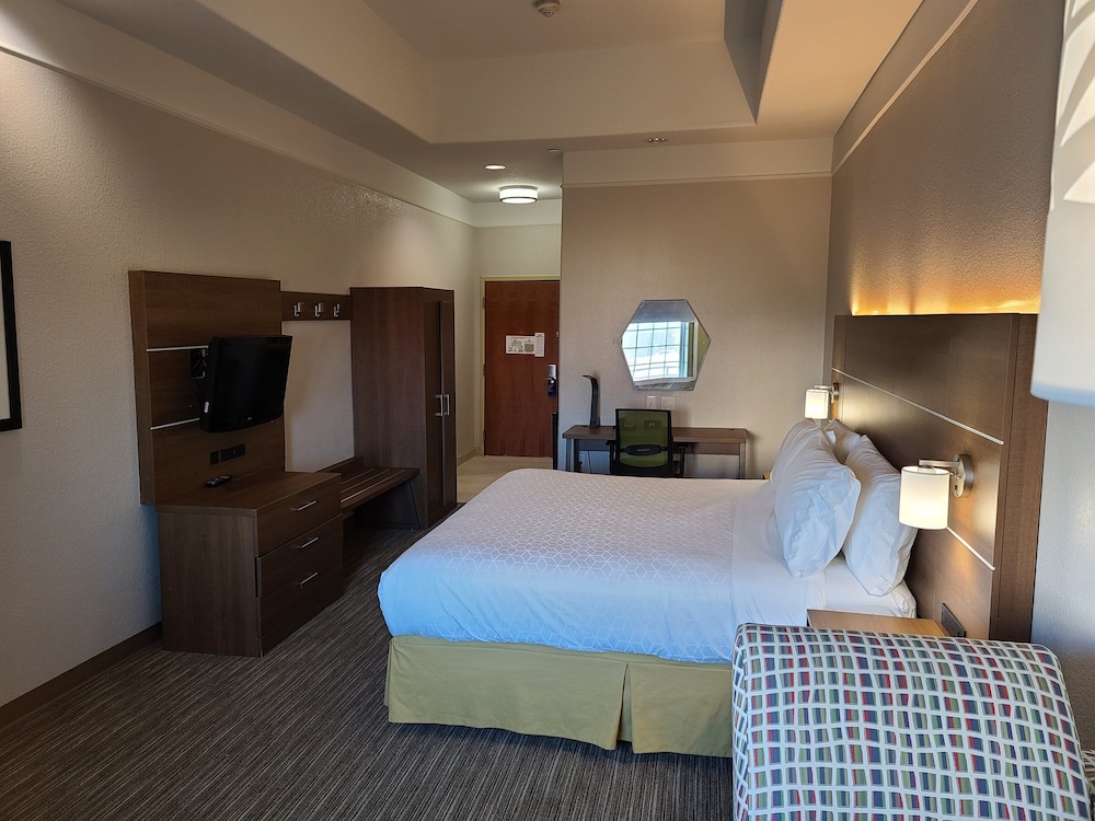 Holiday Inn Express Hotel And Suites Galveston West Seawall 24/64