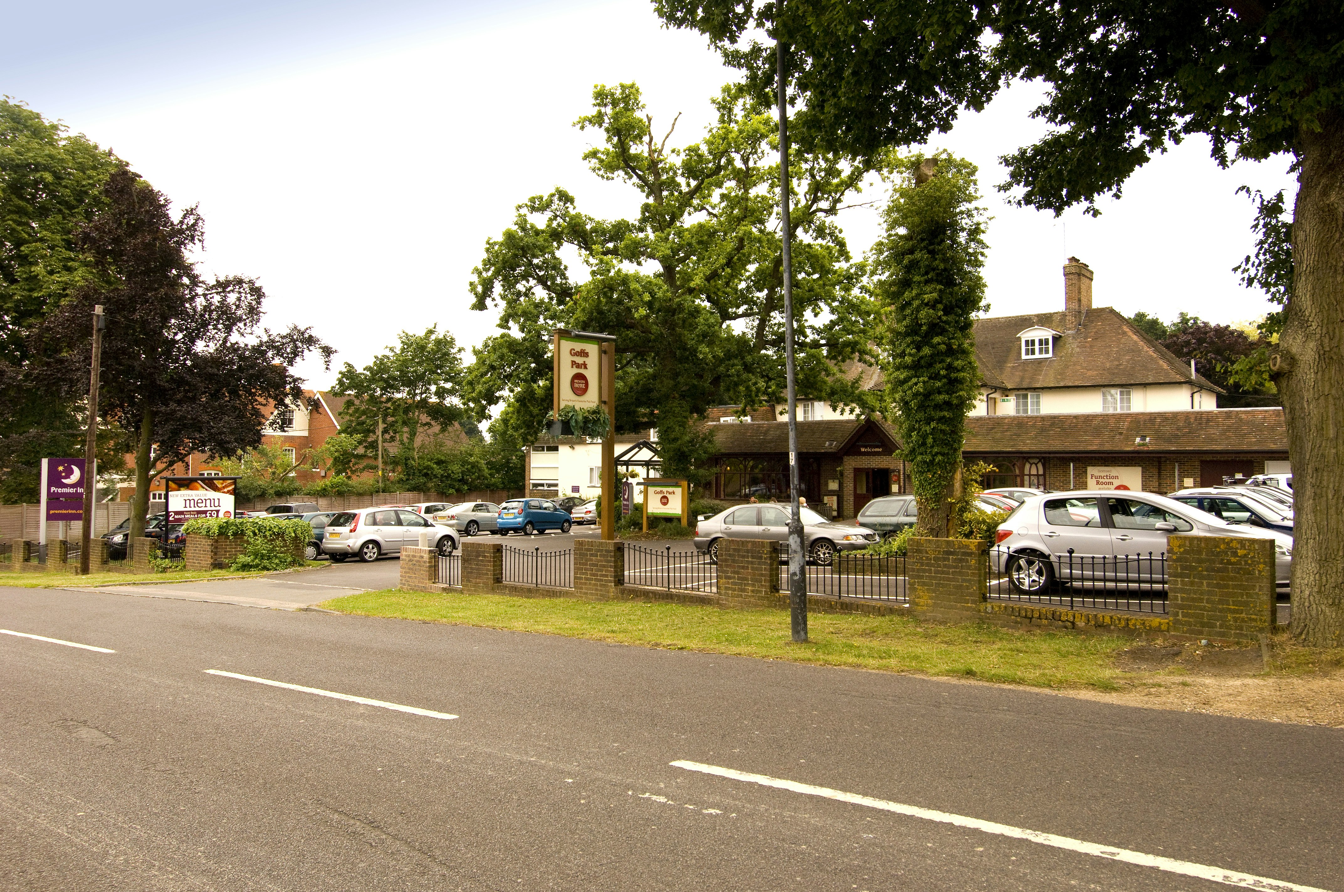 Premier Inn Gatwick Crawley Town (Goffs Park) Hotel 16/21