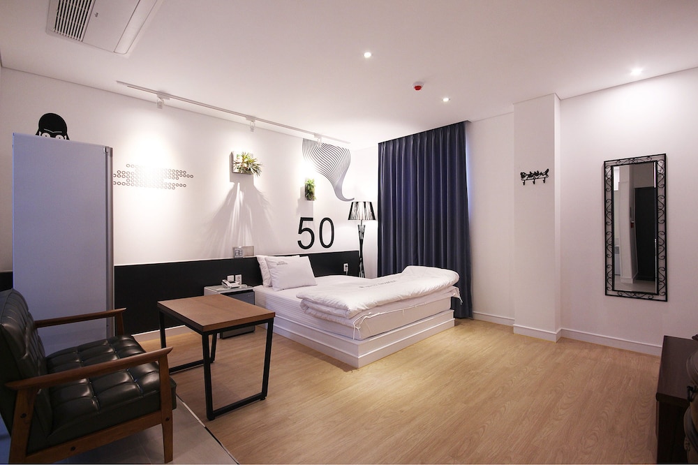 غرفة بريميوم بسرير كوين، Hotel Insomnia 5/10