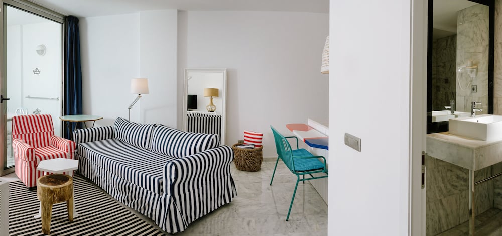Marina Suites Hotel 44/68
