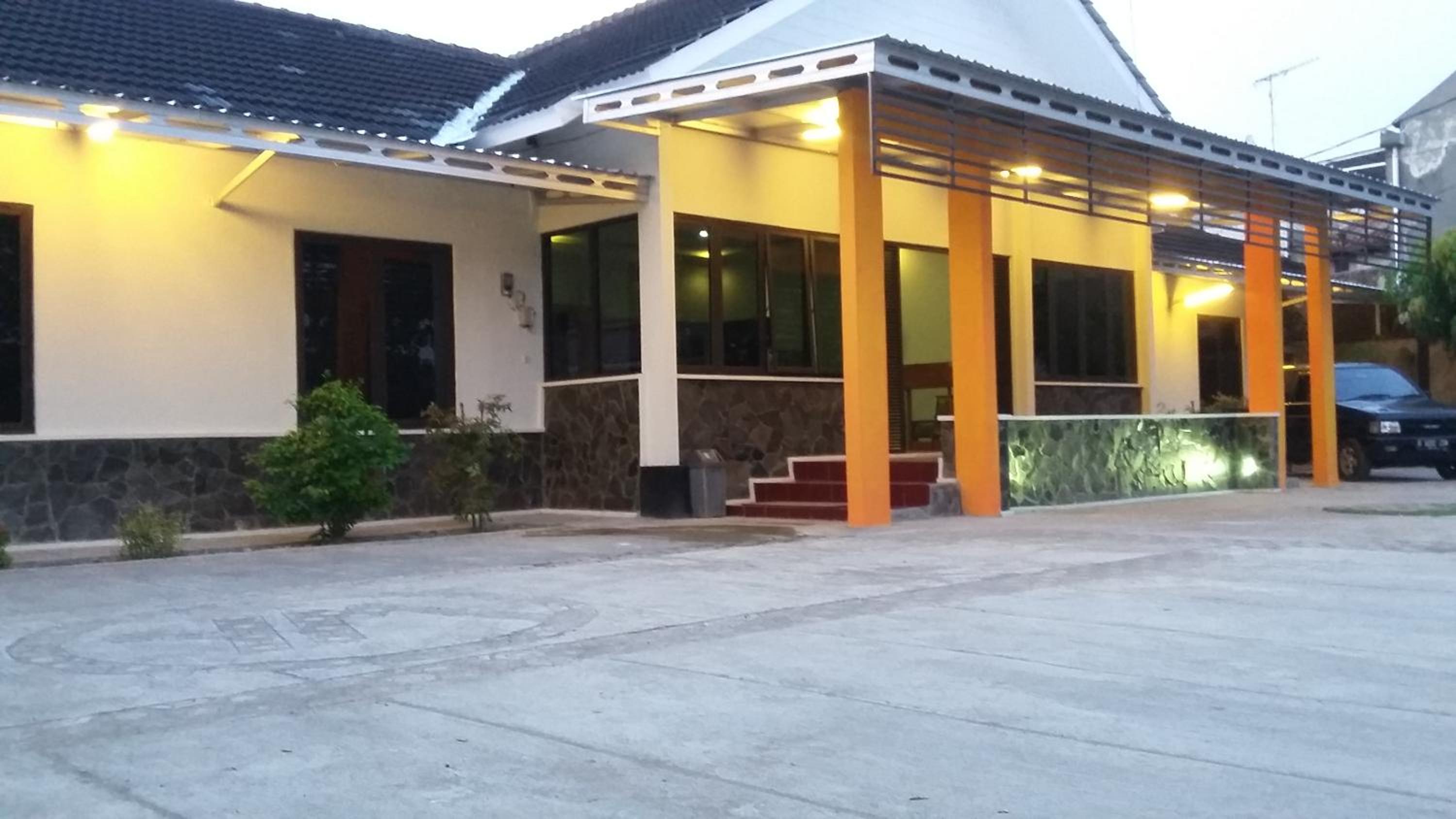 Yokima Beach Hotel 2/43