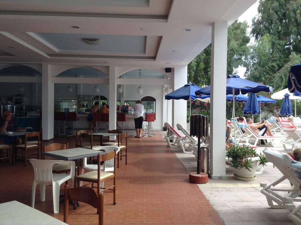 Belair Beach Hotel 38/50