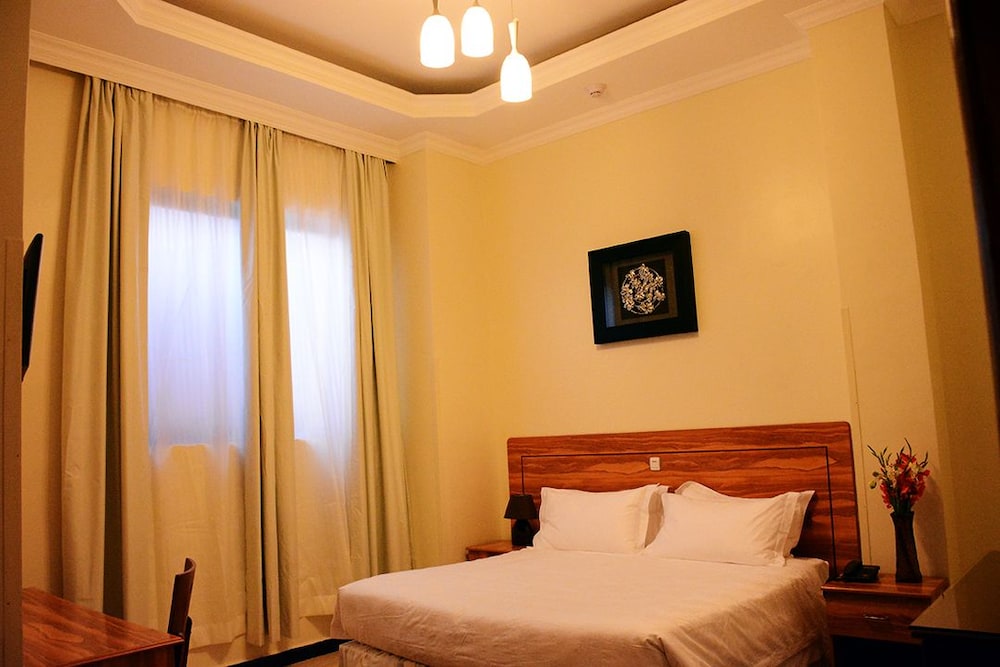 STANDARD, DOUBLE BED, MOUNTAIN VIEW
