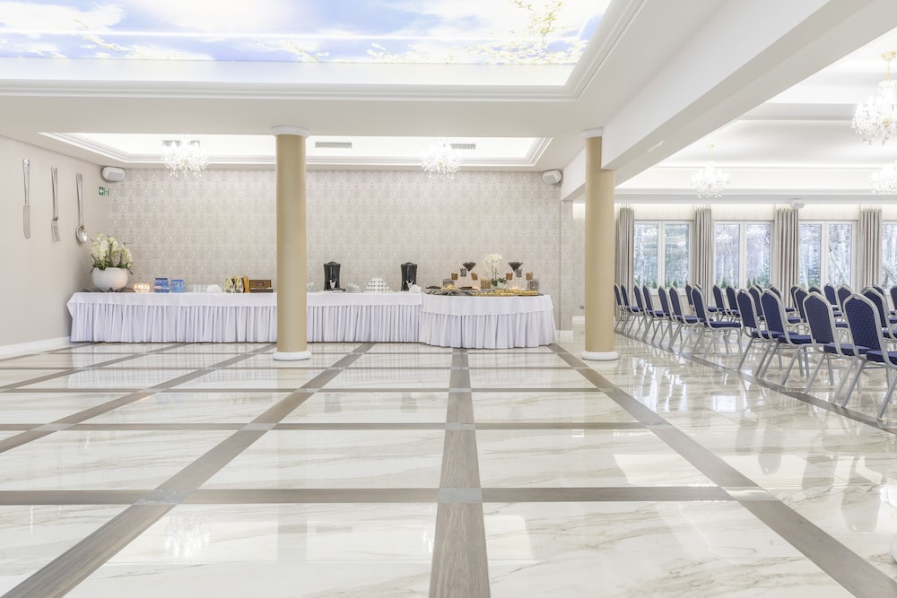 Bursztyn Medical Spa & Wellness 12/74