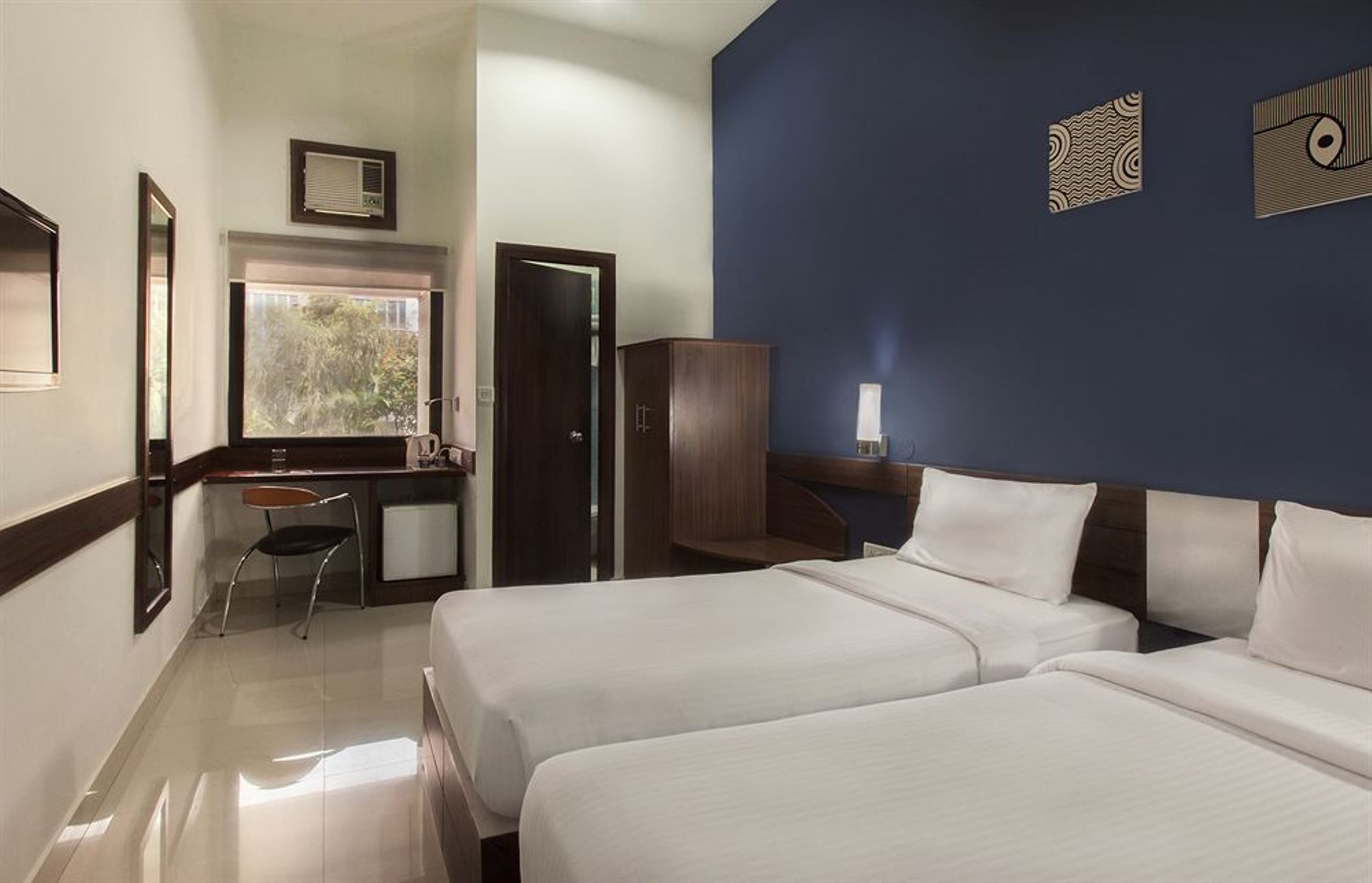 ROOM, SINGLE, TWIN BEDS