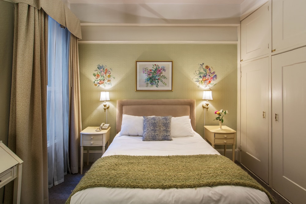 Cornell Hotel de France 19/38