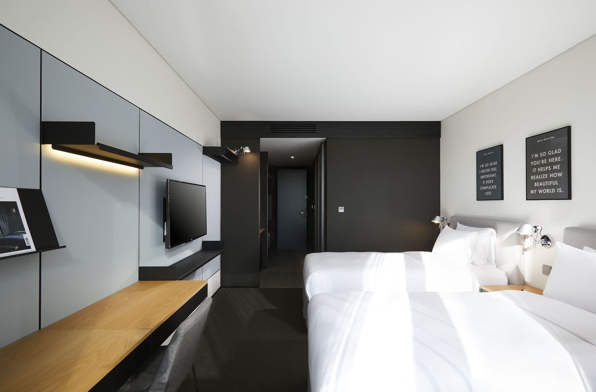 DELUXE, TWIN BEDS