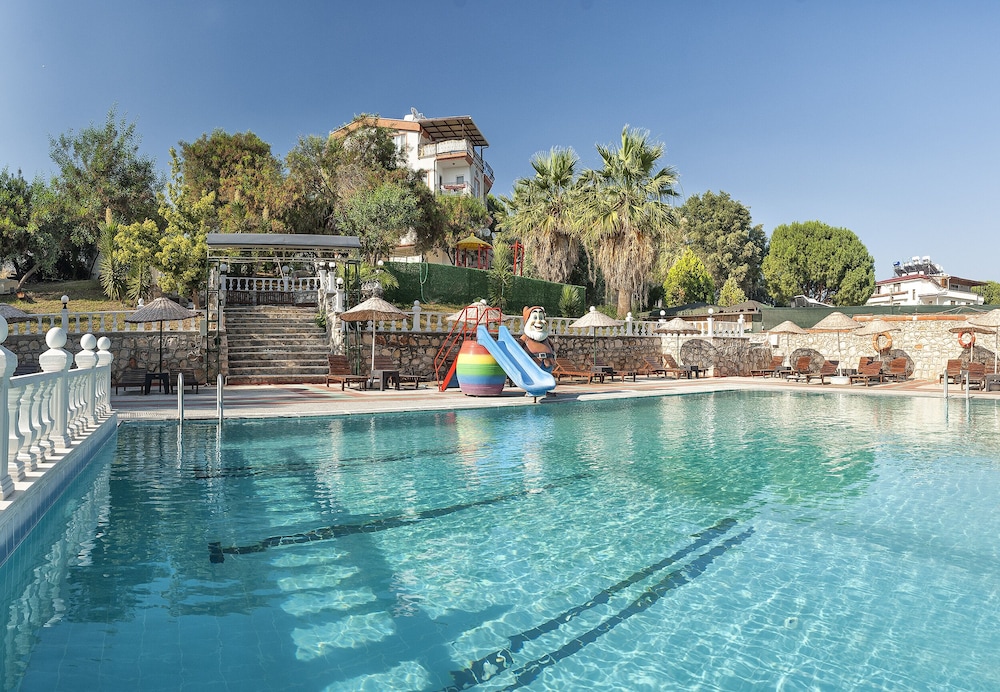 Temple Beach Hotel 27/40
