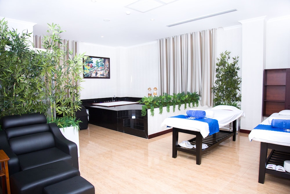 Hai Ba Trung Hotel & Spa 27/38
