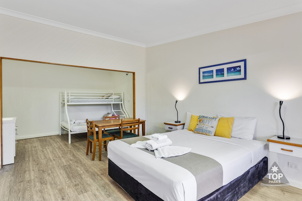 MOTEL, FAMILY