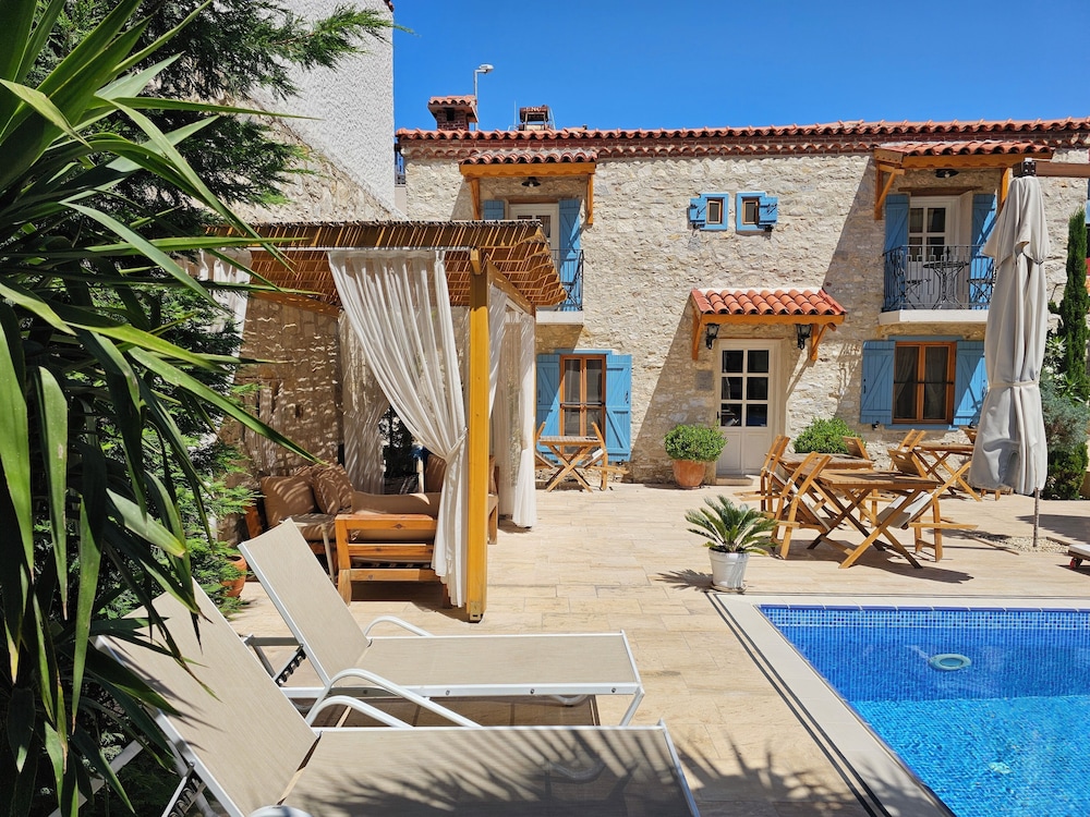 Kugu Urla Otel 45/50
