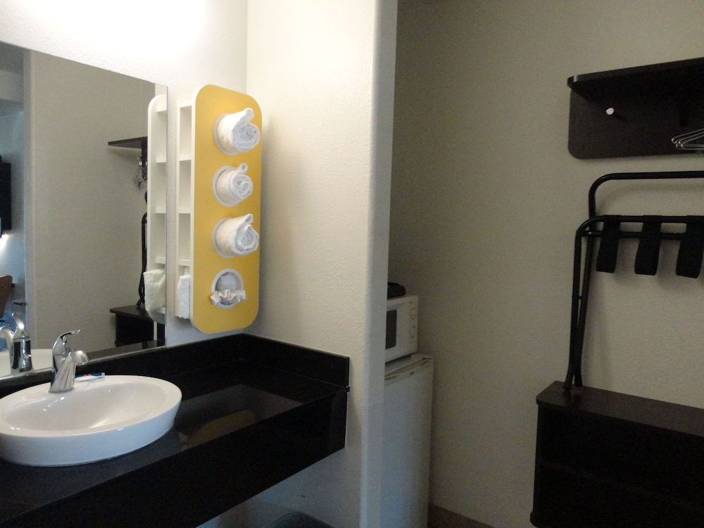 Motel 6 Monterey Downtown 45/66