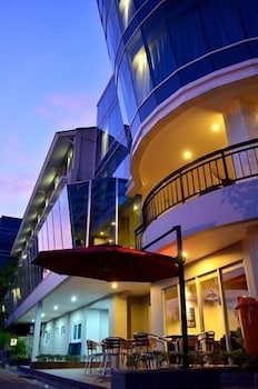 Emersia Hotel Resort 2/50